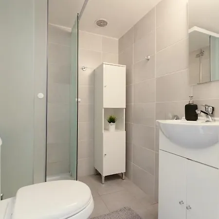 Furnished Seafront Apartament Larnaca