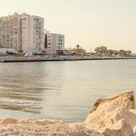 Furnished Seafront Appartement *