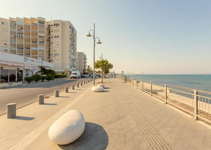 Appartement Furnished Seafront *