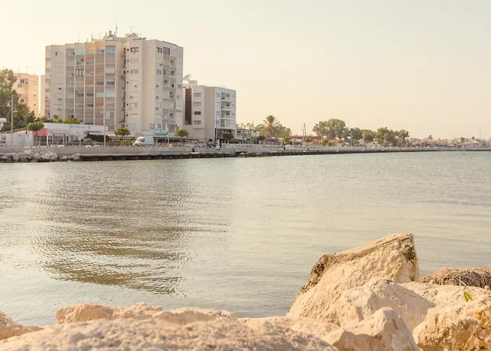 Furnished Seafront Appartement *