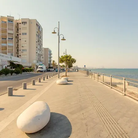 Апартаменты Furnished Seafront *